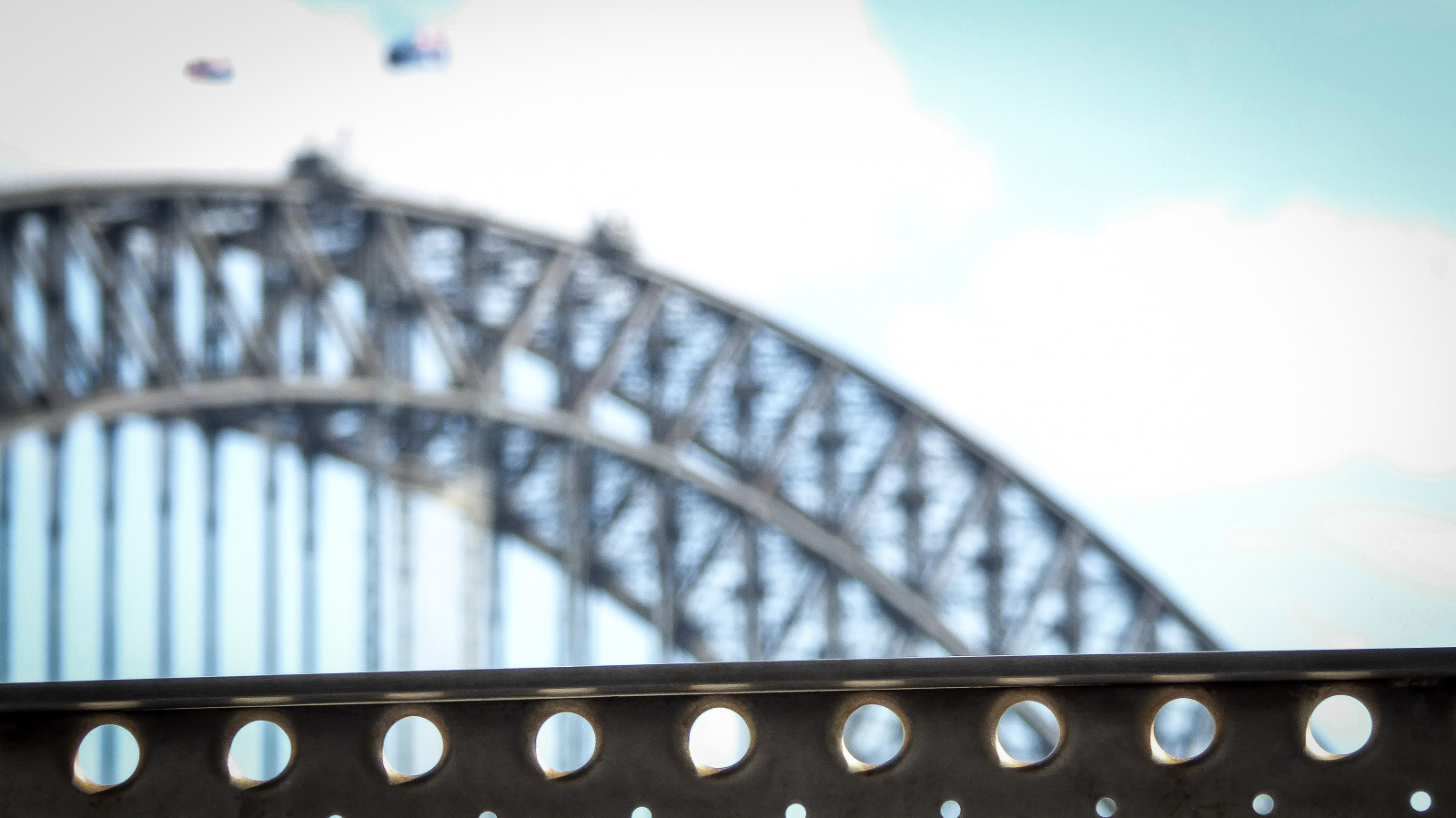 cielo, architettura, struttura, giorno, metallo, linea, illuminazione diurna, angolo, acciaio, font