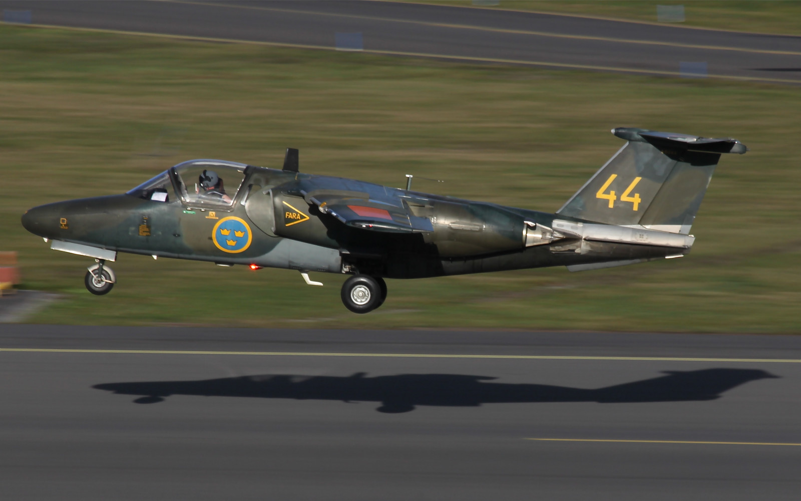 stín, letoun, letadlo, Kánon, vrtule, vojenská letadla, letiště, Stockholm, Švédsko, přistání, saab, švédský, vzduch, platnost, přistávací dráha, letectvo, Sverige, Let, 30, pa, Flygplats, Aeroplan, podle, eos, 60d, 105, letecká linka, ab, stíhací letoun, letecký motor, aerospace engineering, dopravní letoun linkový, proudová letadla, vrtulové letadlo, to je, Bromma, 60044, STHLM, honil, svenska, Bana, to je, Rwy, Sk60, Kvarnberget, V sterort, Riksby, Landar, Ulvsunada