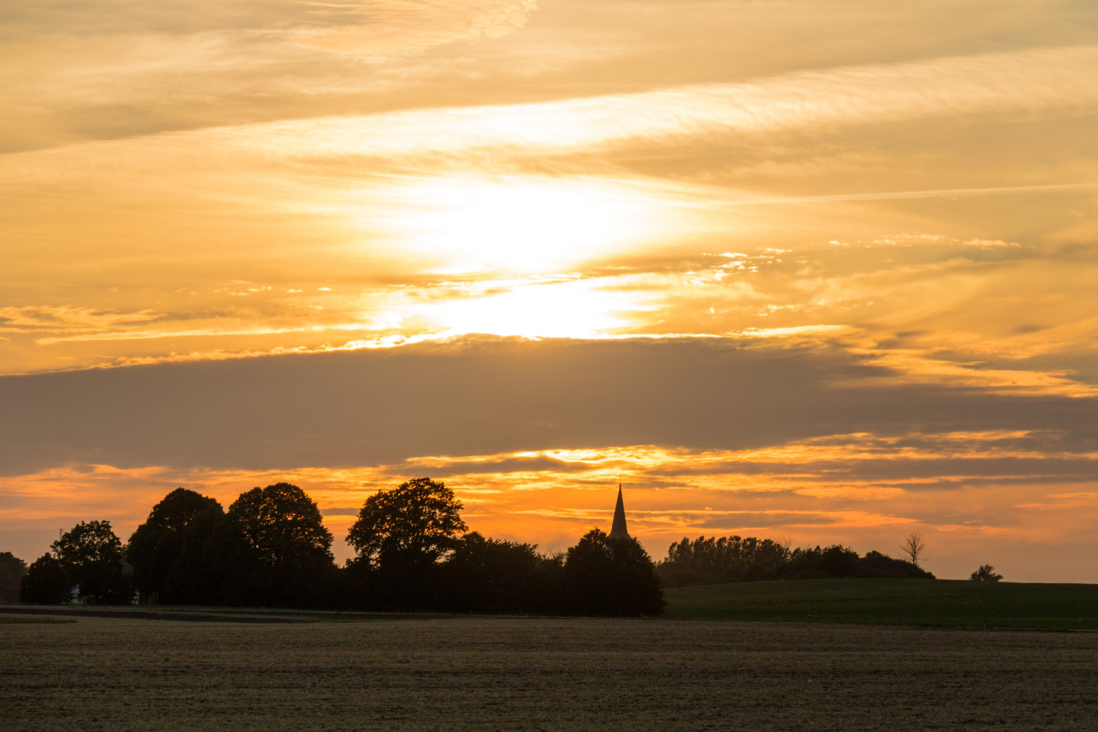 slunečnímu záření, krajina, západ slunce, moře, kopec, nebe, pole, svítání, večer, ráno, slunce, horizont, soumrak, mrak, svítání, lučina, zlatá hodina, nebe, solnedg ng, venkov, moln, landsbygd, landskap, exif modelu canoneos760d, geocountry, Kamera aby kánon, geocity, Model fotoaparátu canoneos760d, geostate, geolocation, EXIF čočka efs18200mmf3556is, exif aby kánon, EXIF isospeed 100, EXIF otvor 80, exif focallength 110mm, gyllenetimmen, prostý, prérie, atmosférický jev, odlesk, červená obloha v dopoledních hodinách