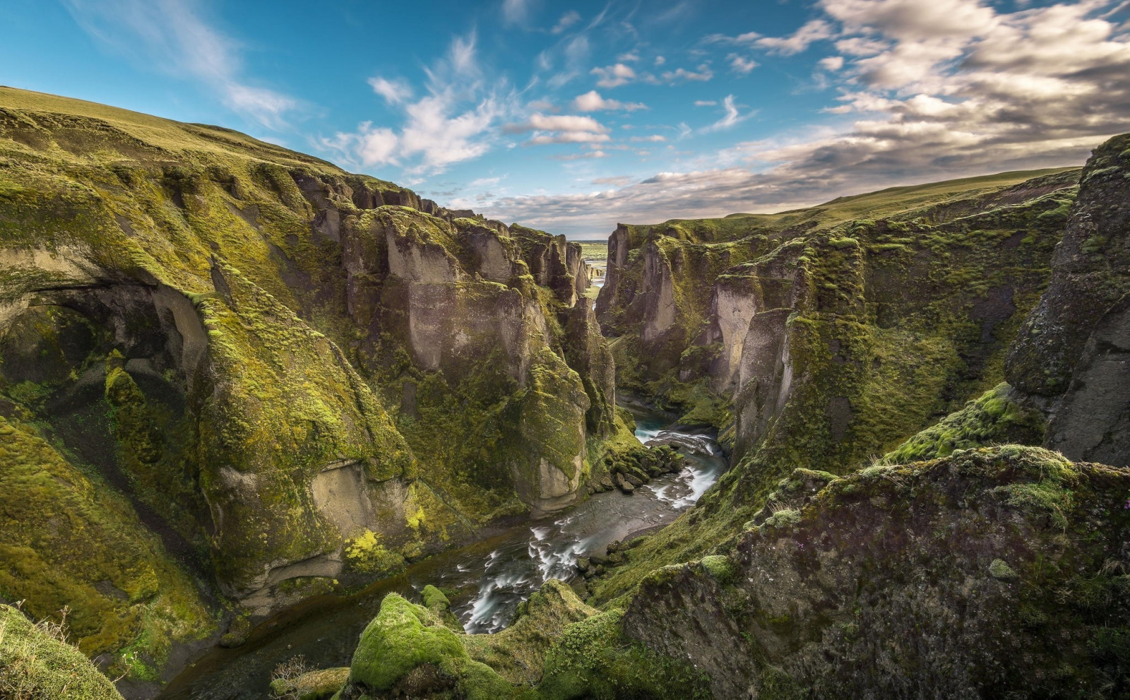 landskab, klippe, natur, parkere, skyer, mos, klint, flod, Nationalpark, dal, canyon, bjergpasset, ødemark, Island, plateau, slugt, Terræn, bjerg, geologi, bjergrige landskabsformer, landskabsform, geografisk funktion, bjergkæde, vand funktion, Badlands, 2048x1269 px