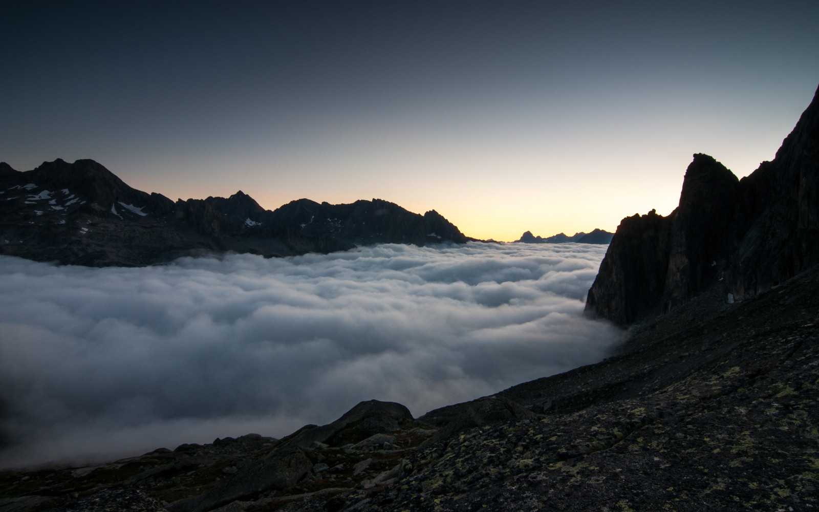 slunečnímu záření, krajina, západ slunce, moře, kopec, jezero, Skála, Příroda, odraz, sníh, svítání, ráno, pobřeží, fjord, divočina, soumrak, Alpy, vrcholek, hřbet, Terén, mrak, hora, počasí, svítání, atmosférický jev, horských reliéf, landform, geografický rys, pohoří