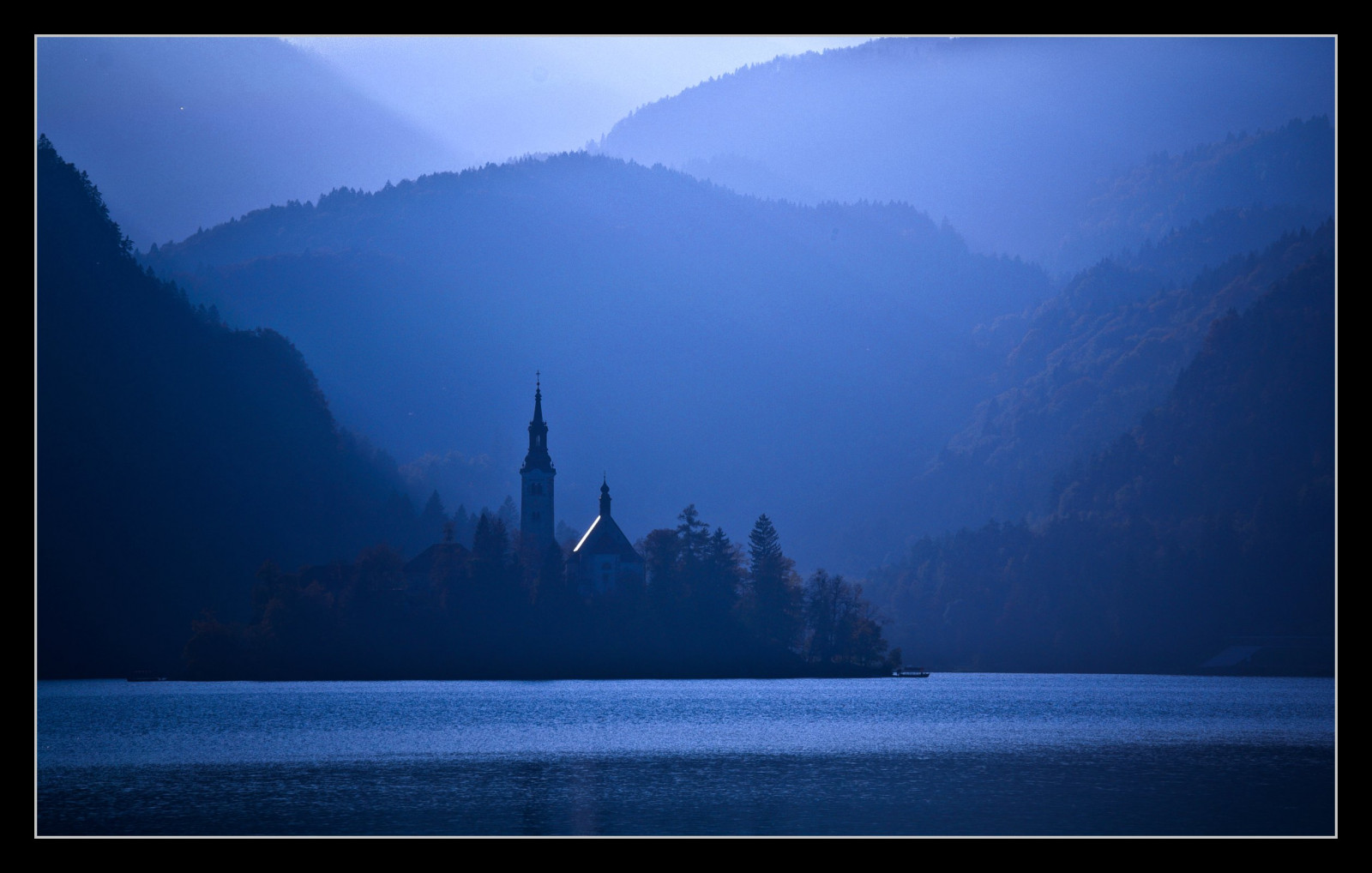 slunečnímu záření, krajina, les, podzim, moře, kopec, jezero, voda, Příroda, odraz, nebe, dřevo, uklidnit, večer, ráno, mlha, řeka, kouzlo, horizont, atmosféra, fjord, prach, soumrak, mount scenérie, zvuk, UMĚNÍ, světlo, mrak, strom, podzim, mlha, západ slunce, hora, svítání, elitegalleryaoi, nádrž, tvořivý, magický, theunforgettablepictures, bestcapturesaoi, během dne, Oberberg, vanagram, vysočina, jezero, pohoří, jev, krvácel, Slowenien, herbst2010, Chuirch