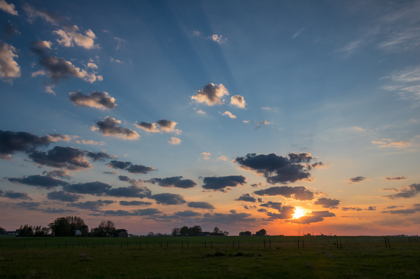 slunečnímu záření, krajina, západ slunce, Příroda, nebe, pole, svítání, večer, ráno, slunce, horizont, atmosféra, soumrak, mrak, svítání, nebe, venkov, landsbygd, soluppg ng, s dersl tt, landskap, Norra by, gryning, prostý, prérie, odlesk, meteorologický jev