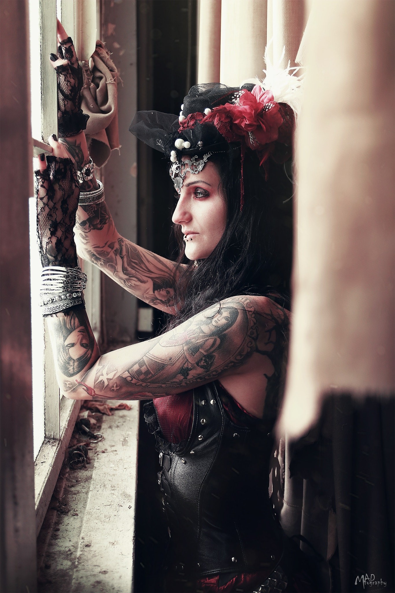 ดำ, ผู้หญิง, 500px, โมเดล, สีแดง, การถ่ายภาพ, แต่งตัว, Madtography, สัก, แฟชั่น, คน, เสื้อผ้า, ความงาม, ผู้หญิง, ผู้หญิง, รูปถ่าย, ชุดแต่งกาย, การถ่ายภาพ, goth subculture, ศิลปะการแสดง