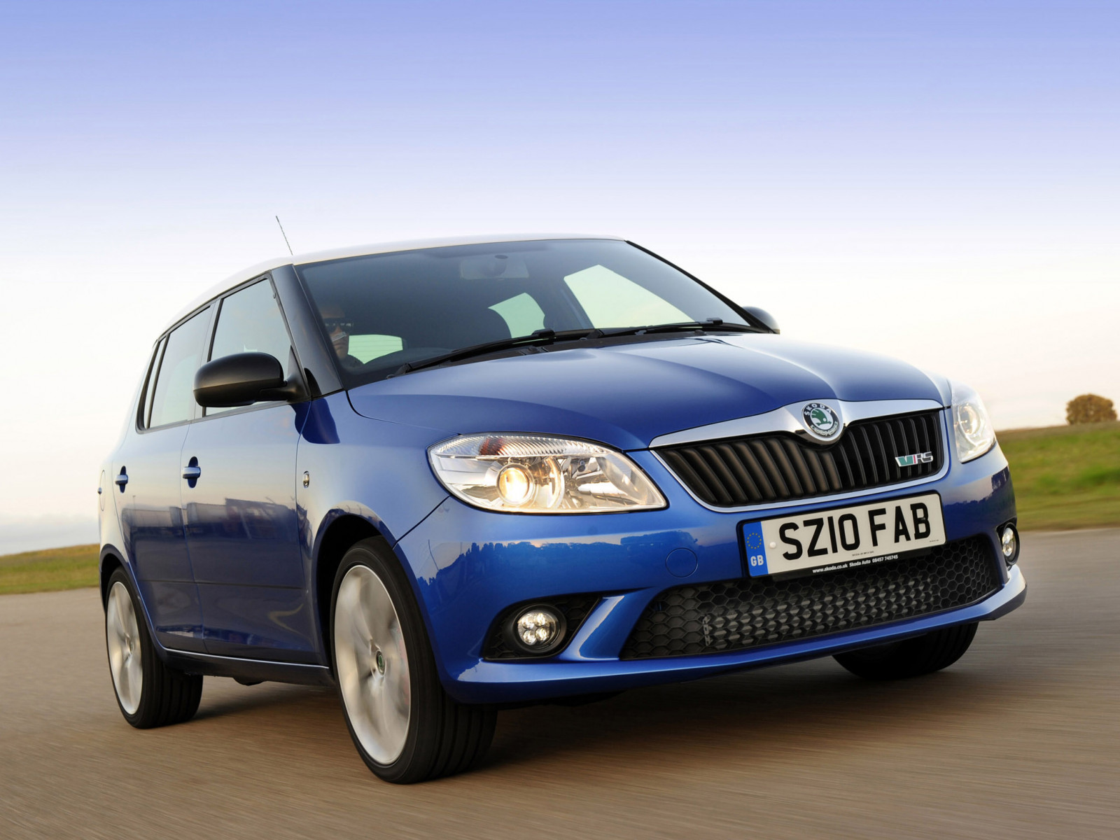 auto, vozidlo, 2013, Seat Ibiza, Skoda, Škoda Fabia, netcarshow, netcar, obrázky vozidel, photo auto, verze Fabia RS UK, pozemní vozidla, automobilový exteriér, rodinný vůz, nárazník, kompaktní vůz, v plné velikosti vůz, hatchback, supermini, Škoda roomster