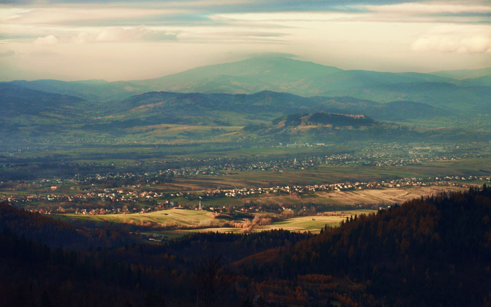 sollys, landskab, Skov, solnedgang, bakke, natur, afspejling, himmel, fotografering, solopgang, aften, morgen, tåge, horisont, dal, ødemark, skumring, plateau, Sky, træ, bjerg, daggry, almindeligt, 2560x1600 px, landdistrikt, atmosfærisk fænomen, atmosfære af jord, bjergrige landskabsformer, landskabsform, geografisk funktion, luftfotografering, bjergkæde