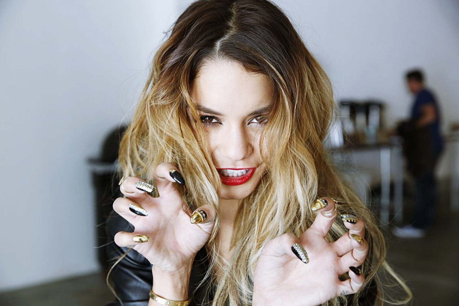 ใบหน้า, โมเดล, แนวตั้ง, ผมยาว, แว่นตา, การถ่ายภาพ, แต่งตัว, แฟชั่น, ผม, ฤดูใบไม้ผลิ, คน, ผิวหนัง, หัว, Vanessa Hudgens, หญิงสาว, ความงาม, ยิ้ม, ตา, ผู้หญิง, ผู้หญิง, สีบลอนด์, ทรงผม, 1920x1280 px, การถ่ายภาพบุคคล, การถ่ายภาพ, ผมสีน้ำตาล, การแสดงออกทางสีหน้า, อวัยวะ