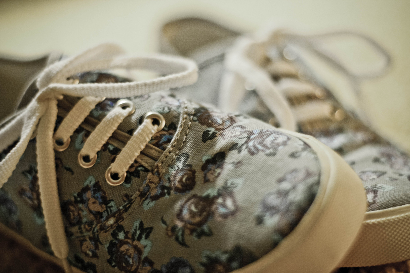 květiny, obuv, tenisky, střevíc, obuv, tenisové boty, produkt, navždy 21, outdoor boty, plátěné boty