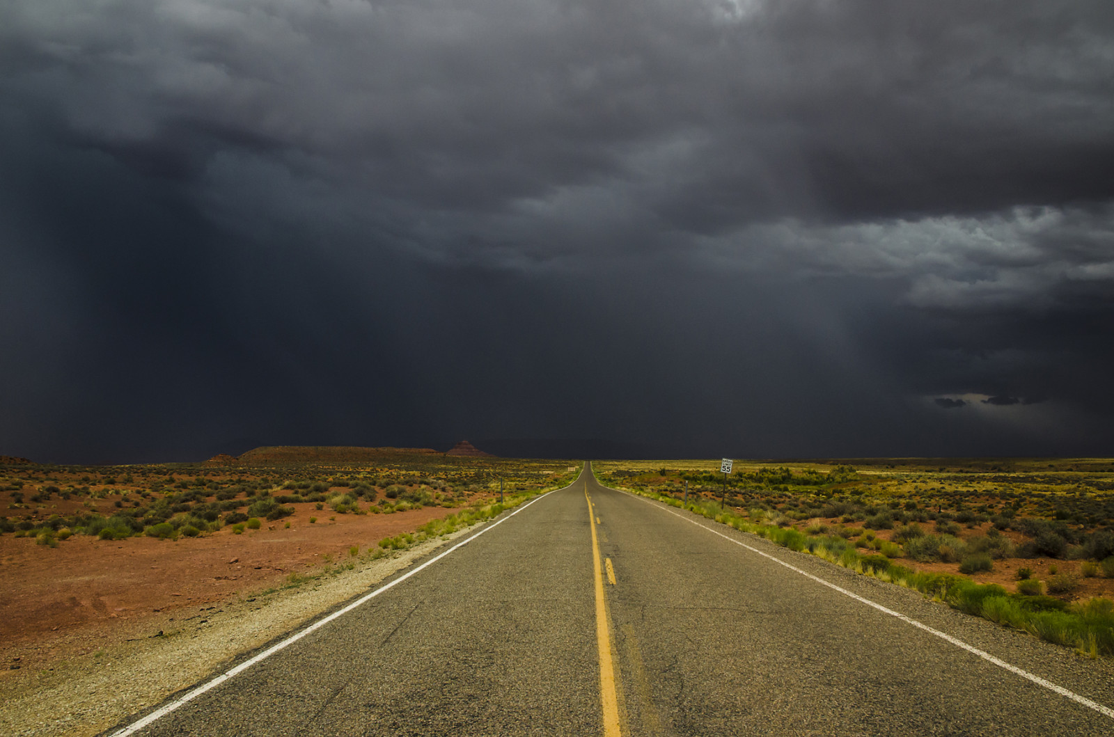 slunečnímu záření, krajina, kopec, tráva, nebe, pole, silnice, bouřka, večer, ráno, horizont, atmosféra, Dálnice, Utah, hrom, asfalt, roadtrip, infrastruktura, mrak, strom, lučina, čára, prostý, pruh, vysočina, prérie, venkov, počítač tapeta, Atmosféra Země, meteorologický jev, kupa, road trip, povrch vozovky, jev, ekoregion, monumentvalley