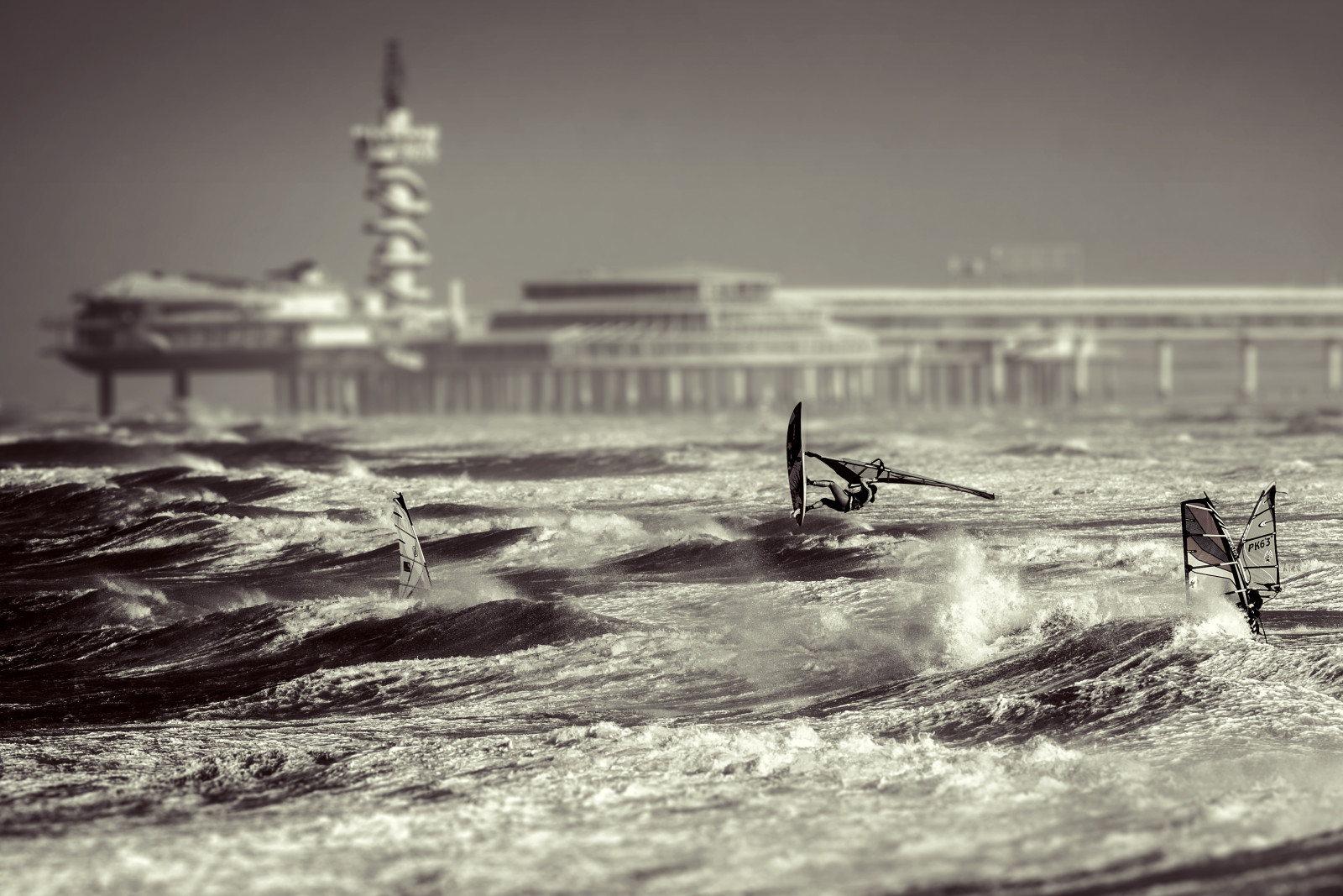 bílý, Černá, černobílý, sport, moře, voda, pobřeží, nebe, zima, pláž, bouřka, pobřeží, slunce, vítr, horizont, Nikon, molo, surfování, Holandsko, Scheveningen, NIKKOR, oceán, vlna, 300mm, D800, D800E, Černý a bílý, monochromatické fotografování, mořská vlna, Nizozemí, stock photography