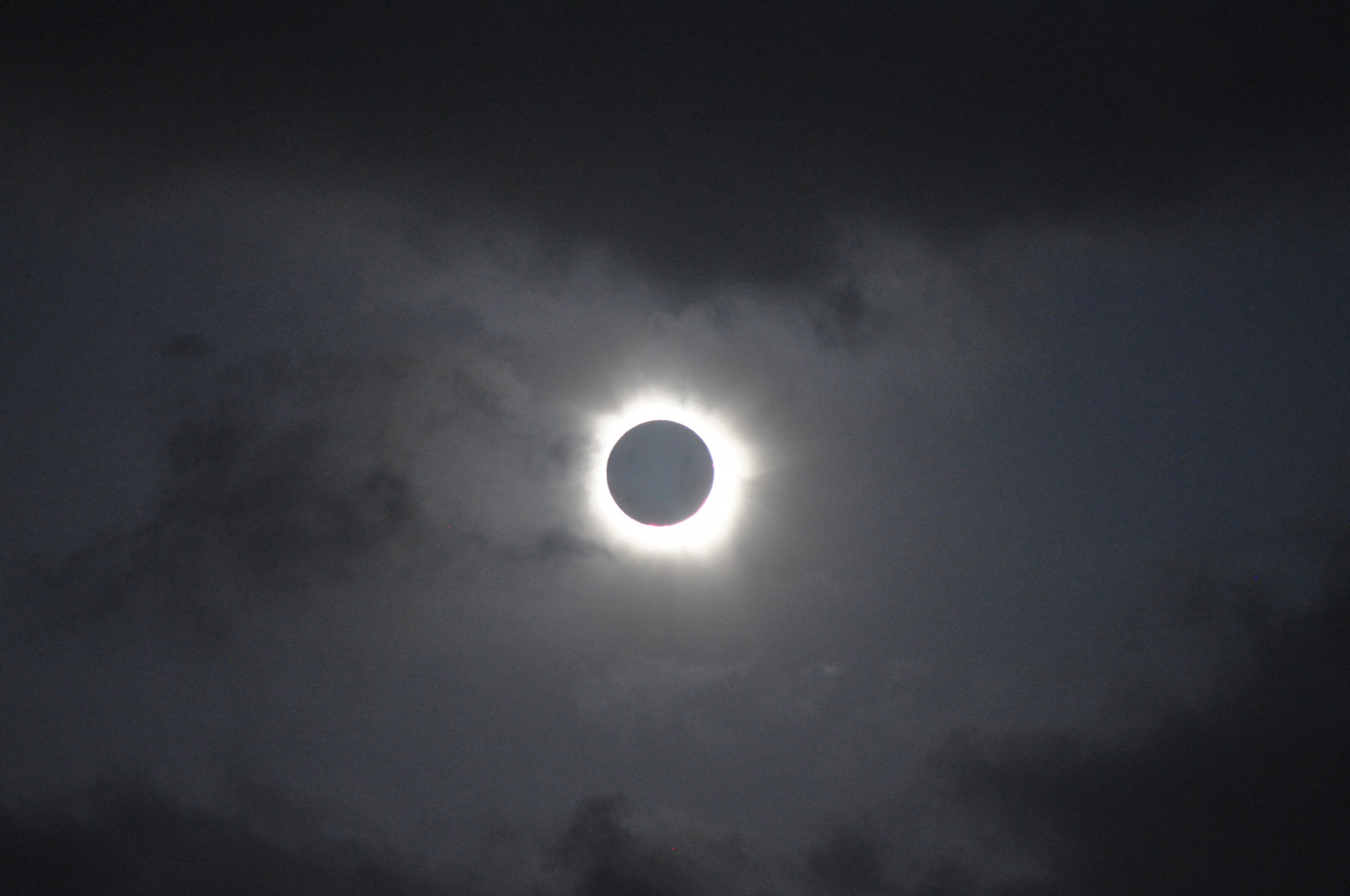atmosféra, nebe, během dne, Atmosféra Země, noc, jev, koróna, astronomický objekt, Černý a bílý, tma, nebeská událost, meteorologický jev, mrak, měsíční svit, zatmění, černobílý, půlnoc, Měsíc, astronomie, počítač tapeta, prostor