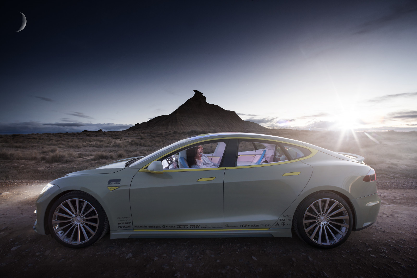 Auto, Fahrzeug, 2015, Leistungsauto, Limousine, Elektroauto, Netcarshow, Netcar, Auto Bilder, Auto Foto, Rad, Rinspeed, Xchang E-Konzept, Tesla, Landfahrzeug, Automobil-Design, Automobil machen, Luxusfahrzeug, Exekutivwagen, elektrisches Fahrzeug