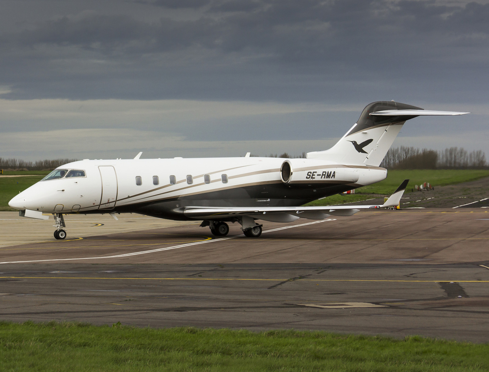 colibrì, aviazione, Norwich, 300, sfidante, Servizi, Bombardiere, NWI, SGEA, Bd1001a10, Serma, Bombardierbd1001a10challenger300, Saxonair, Servizi di hummingbirdaviations