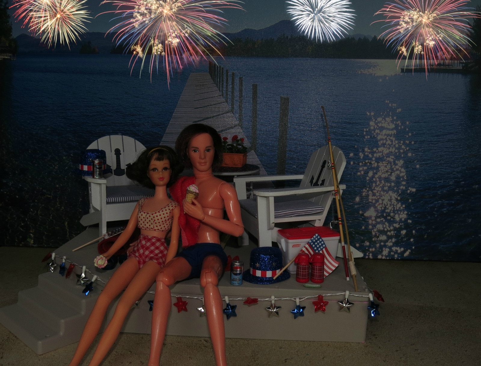 modrý, Červené, letní, jídlo, Spojené státy americké, bílý, jezero, Dovolená, milovat, led, pláž, měřítko, voda, plavat, vinobraní, Michal, panenka, den, hrát si, mladý, Krém, Barbie, 4., červenec, romantika, oslava, oblek, americký, 1975, 16, miláčkové, koupání, nezávislost, Čtvrtý, Mattel, Francie, série obrazů