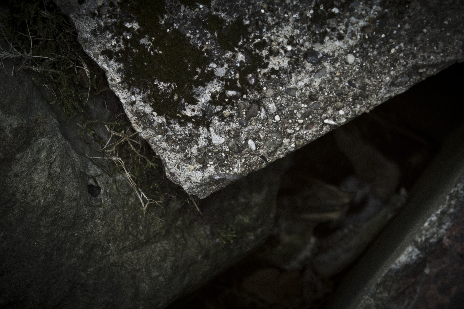 Wallpaper contrast, rock, England, cold, texture, bones, skull, rocks, cave, death, dusk, dead