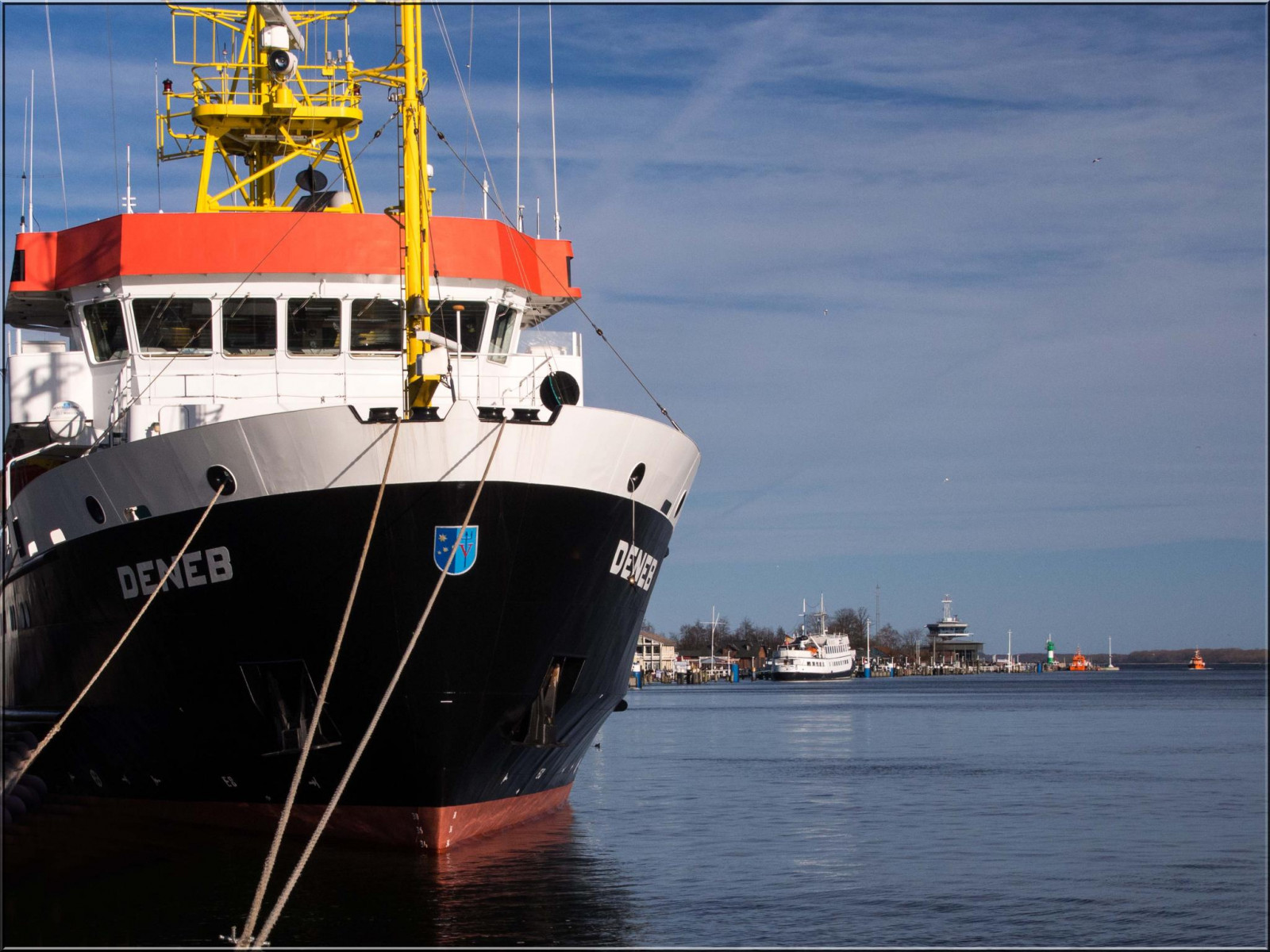 loď, loď, moře, záliv, vozidlo, Německo, pobřeží, přístav, 2015, jachta, oceán, deutschland, plavidlo, kanál, Ostsee, wasser, trave, ostseeleuchte, Baltské moře, travem NDE, norddeutschland, Hafen, rybářské plavidlo, nákladní doprava, remorkér, Deneb, forschungsschiff, osobní loď, luxusní jachtu, rybářský trauler
