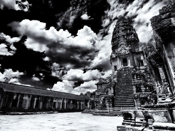 sky,blackandwhite,wall,statue,stone,clouds