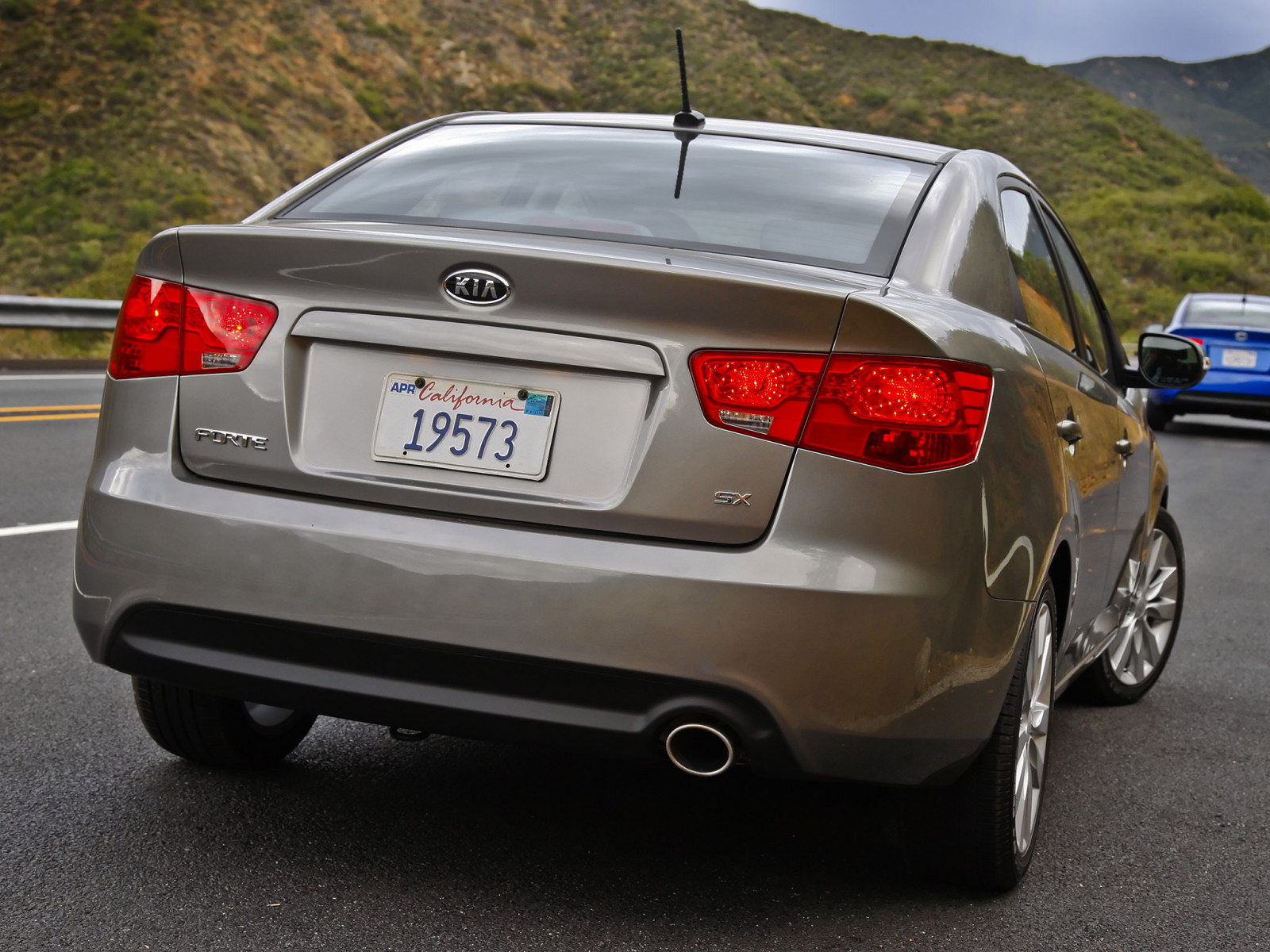 auto, vozidlo, 2013, limuzína, Kia, netcarshow, netcar, obrázky vozidel, photo auto, Silná stránka, kolo, pozemní vozidla, automobilového designu, automobilový exteriér, automobil make, rodinný vůz, nárazník, výkonné auto, subcompact auto, střední velikost auta, státní poznávací značka, v plné velikosti vůz, motory kia, kia cerato, kia forte