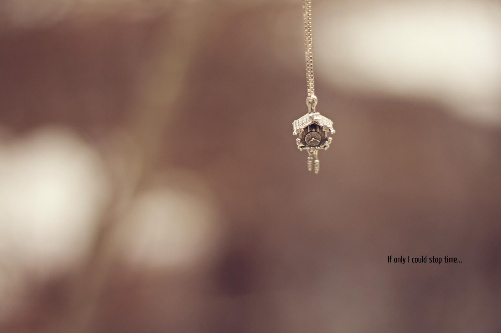 Wallpaper : typography, 50mm, necklace, bokeh, tones 2048x1365