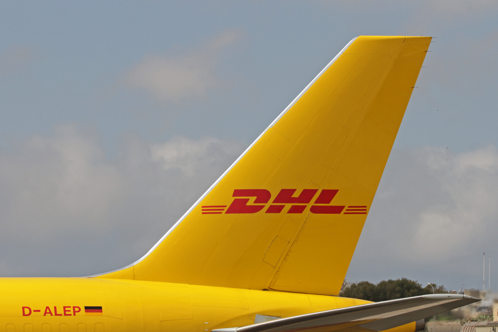 wallpaper-airline-dhl-european-air-transport-aircraft-boeing