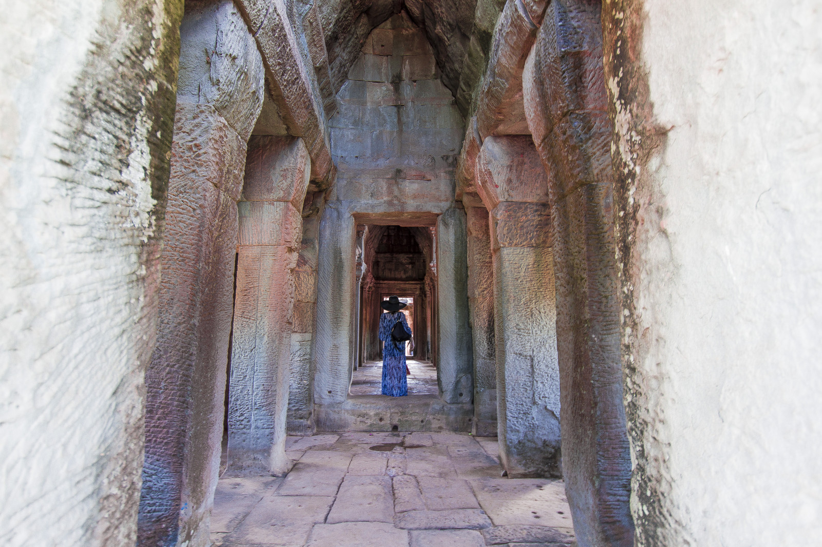 tempel, mennesker, model, vindue, gade, Asien, bygning, frugt, grøn, Cambodja, historie, konge, bue, abe, munke, grav, ruiner, Angkor, træ, rejse, flickr, bror, vild, gyde, ur, både, turist, lokal, kostume, NatGeo, damer, flickraward, rygsæk, khmer, kulisse, Siemreap, wat, Angkor Wat, pris, stå, flickrphoto, oldtidshistorie, historiske sted, Tombraider, gåde, Bayon, Raider, thom, tourits, apsara, Koulen