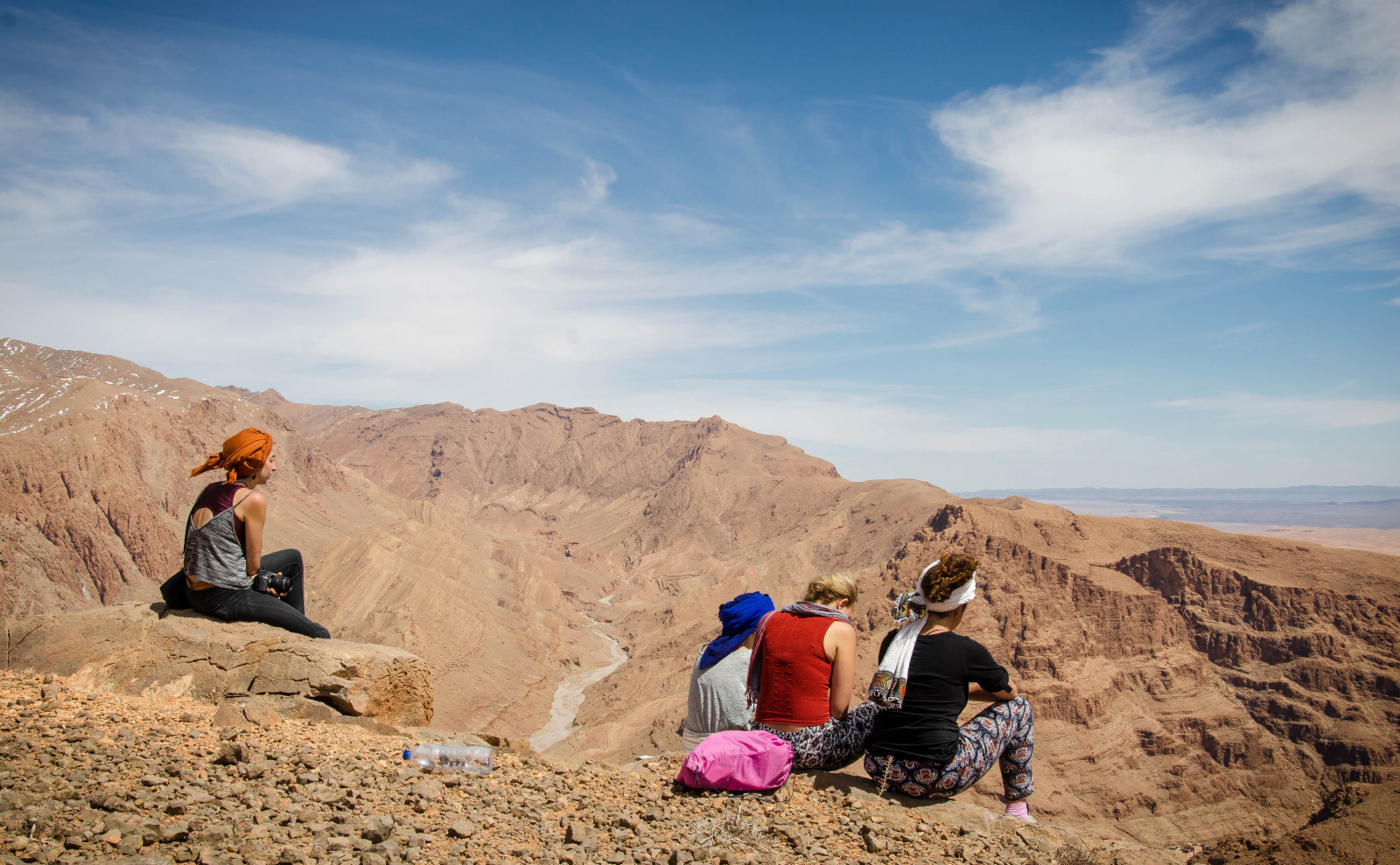 แนวนอน, ภูเขา, ผู้หญิง, โบราณ, เนินเขา, หิน, ทราย, ท้องฟ้า, เตียง, การท่องเที่ยว, แม่น้ำ, ทะเลทราย, ผ้าพันคอ, แอฟริกา, อุทยานแห่งชาติ, หุบเขา, แคนยอน, ถิ่นทุรกันดาร, โมร็อกโก, เดินป่า, เงียบสงบ, หุบเขา, ยอด, ที่ราบสูง, การก่อตัว, วันหยุด, เยาวชน, สันเขา, ภูมิประเทศ, เมฆ, สวย, การท่องเที่ยว, ภูเขา, ธุดงค์, สาว ๆ, Maroc, การเดินทาง, การผจญภัย, ความคิด, Atlas, ผ้าโพกหัว, การพักผ่อนหย่อนใจ, เบอร์เบอร์, Dijon, ธรณีวิทยา, แบกเป้, ลักษณะภูมิประเทศที่เป็นภูเขา, เทือกเขา, วดี, Badlands, รูปแบบของดาวหาง, การปีนเขา, มัสตาร์ด, อีโครีเจียน, ผ้าคลุมศีรษะ, แหม่ม, ระดับความสูง, ลาดชัน, พันเอก, Todra, tinerhir, โทดะ, makhtesh