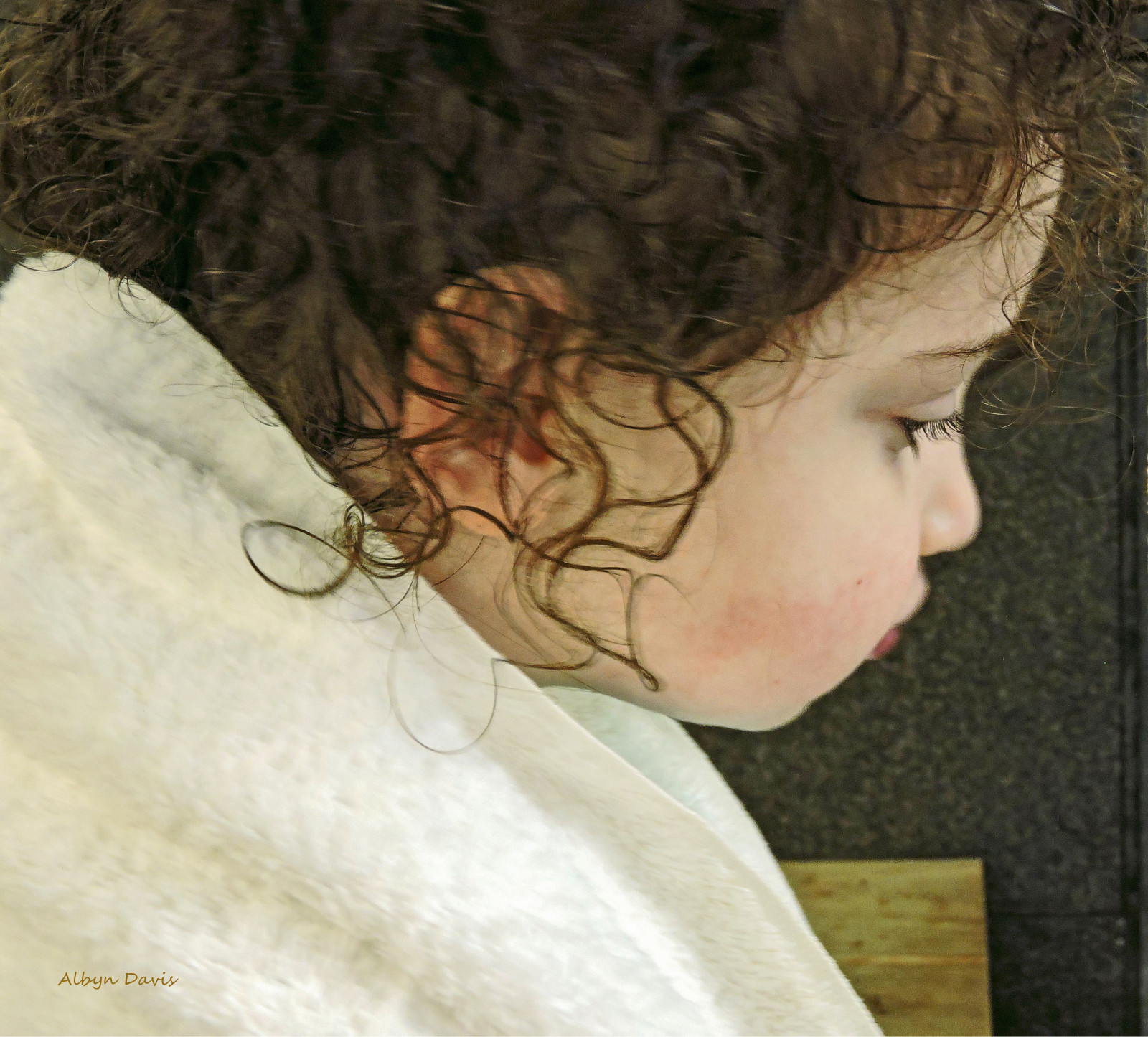 mennesker, portræt, profil, barn, pige, hals, øre, hår tilbehør, pande