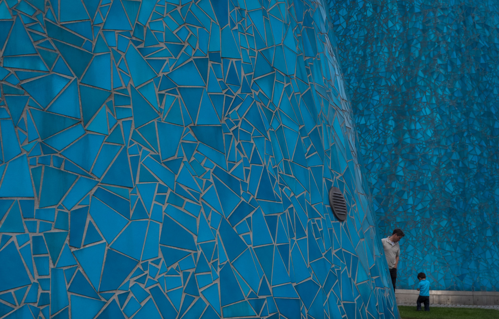 lidé, ulice, prostor, tráva, nebe, symetrie, zelená, modrý, vzor, geometrie, textura, tyrkysový, Veřejnost, Olympus, strom, design, čára, streetphotography, upřímný, moment, počítač tapeta, blankyt, Bonn