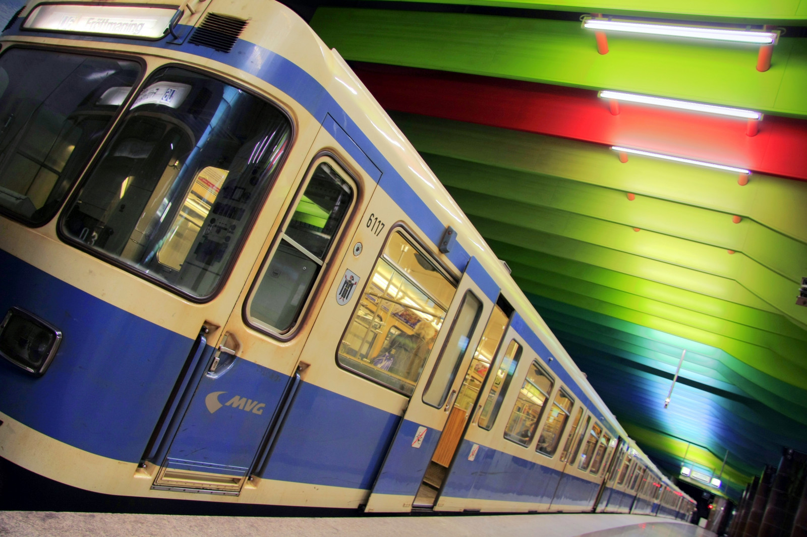stanice, architektura, metro, Mnichov, munchen, duha, vlakové nádraží, ubahn, architektur, Tohle je dnes, Grosshadern, colorphotoaward, aplusphoto, platinumheartaward, Ubahnmuenchen traintype a, Ubahnmuenchen řádek 6, Ubahnmuenchen stanice kl, qualitypixels, Ubahnmuenchen vozidlo 6117