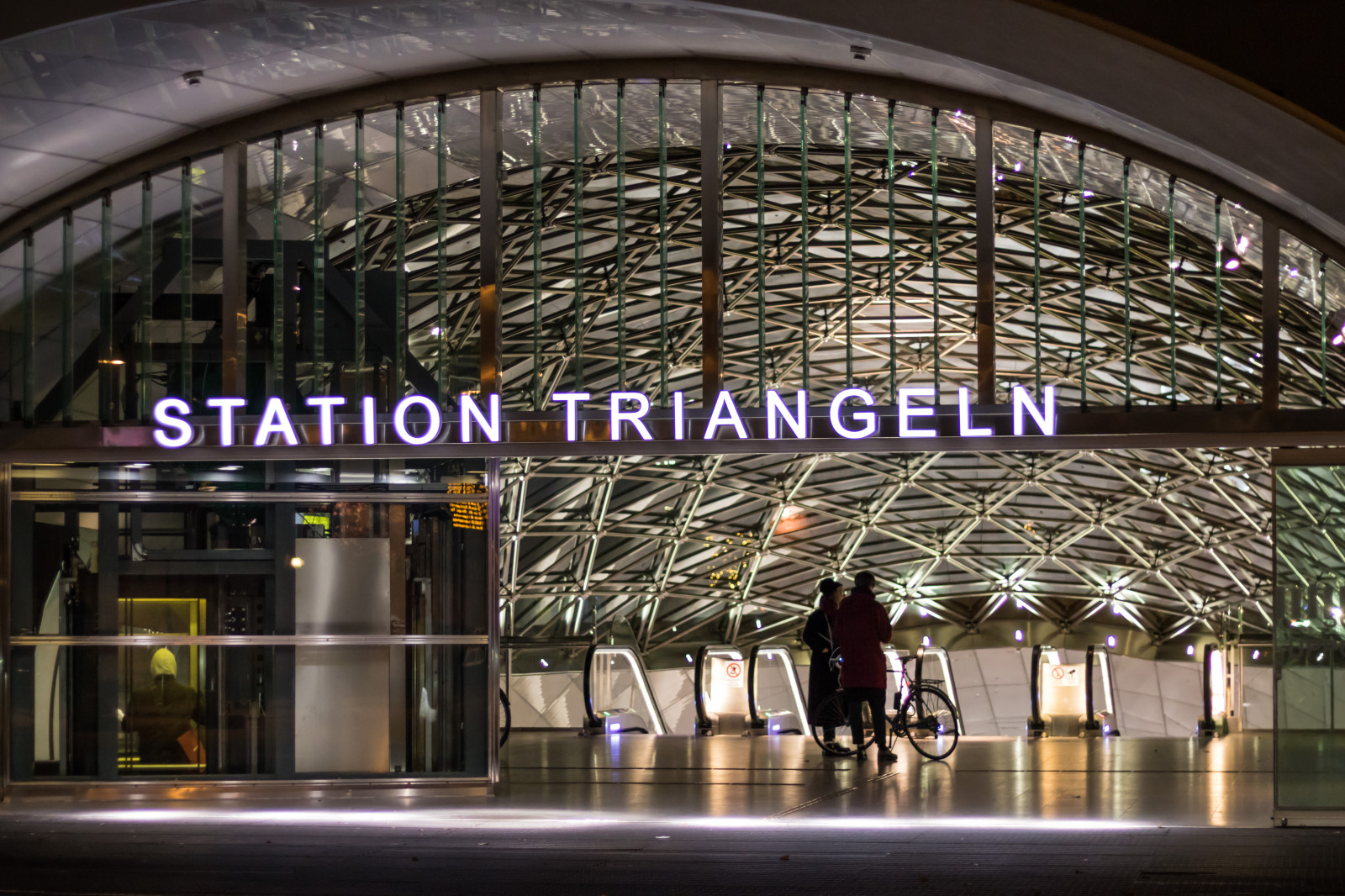 noc, architektura, budova, stanice, vlakové nádraží, Triangeln, Malmo, t gstation, gatufoto, nightphotography, Natt, v noci, náměstí, exif modelu canoneos760d, geocountry, Kamera aby kánon, geocity, Model fotoaparátu canoneos760d, geostate, geolocation, exif aby kánon, exif focallength 50mm, exif isospeed 1000, EXIF ef50mmf18stm čočka, EXIF otvor 20, streetphotography, nattfotografering, turistická atrakce, veřejná doprava, obchodní dům