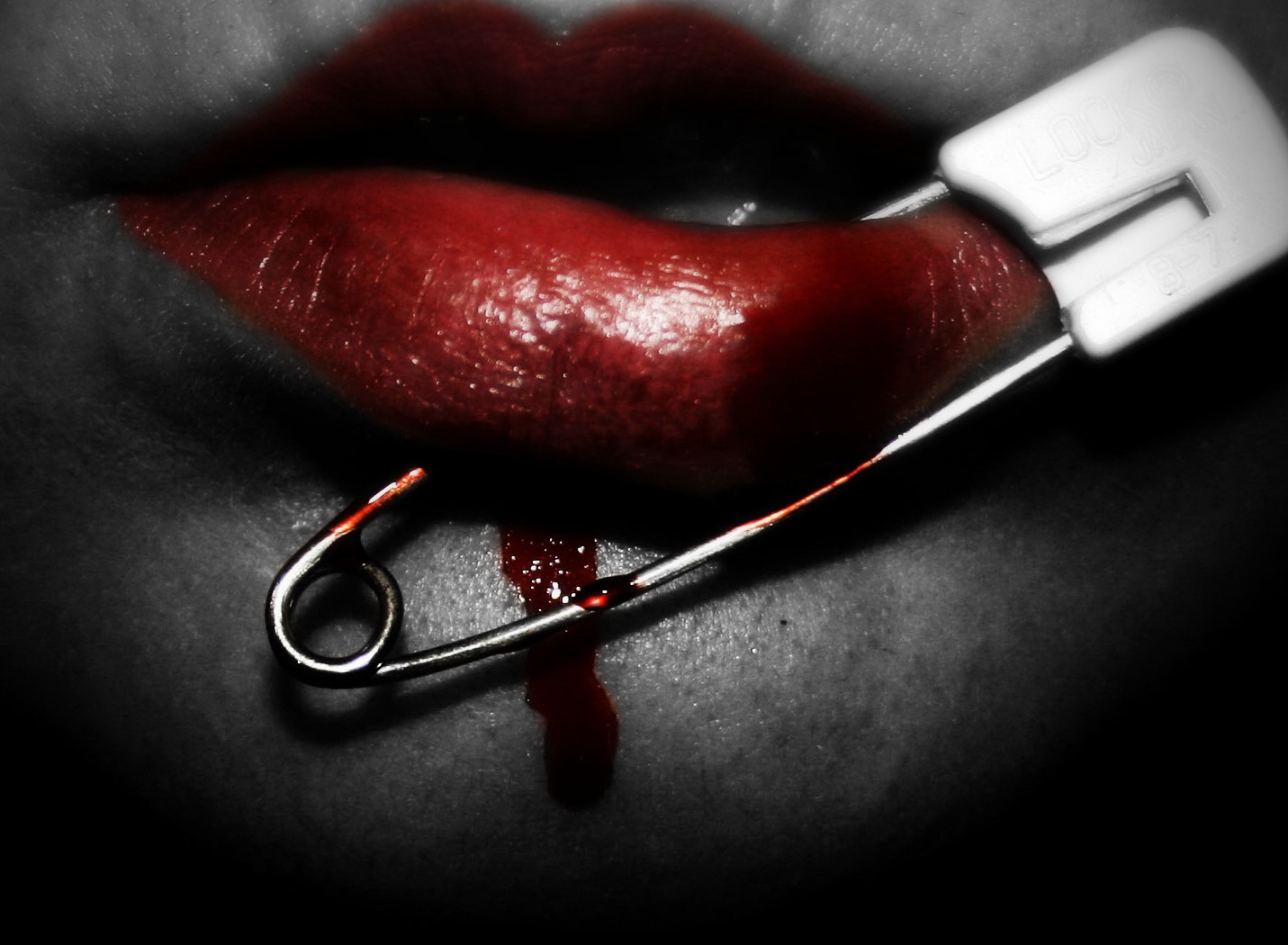 krev, pronikavý, rty, pusa, jizvy, sexy, rojo, černoch, labios, ret, blanco, zblízka, makro fotografie, zátiší fotografování, sangre, Aguja, cicatriz, herida, imperdible