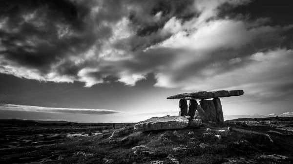 Poulnabrone Dolmen,Ireland,dolmen