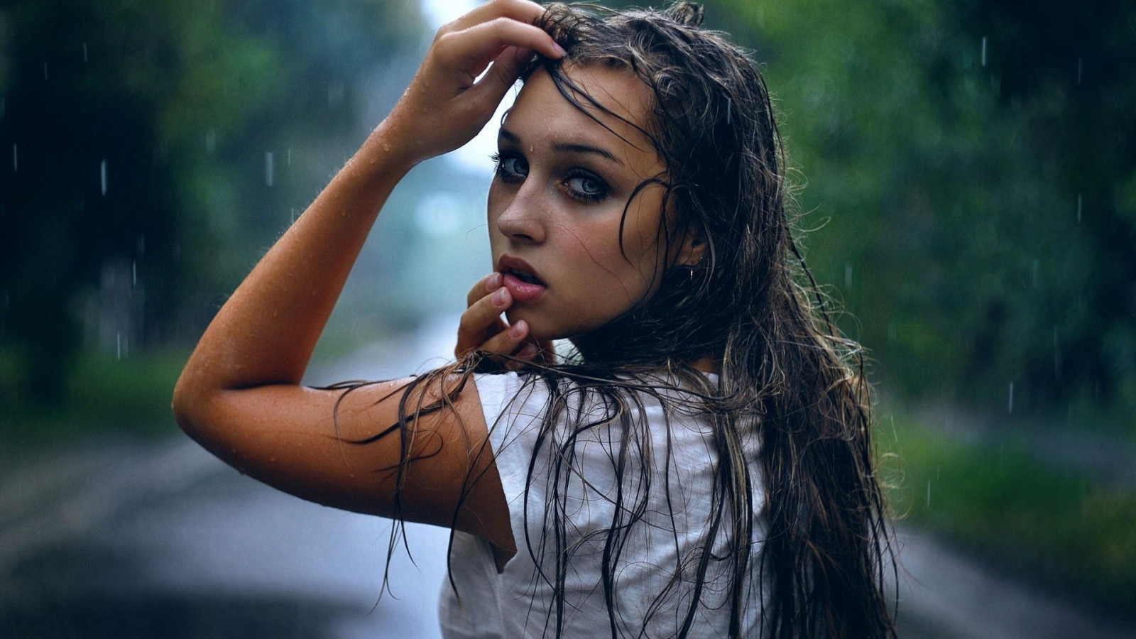 1. Wet blonde hair in the rain - wide 4