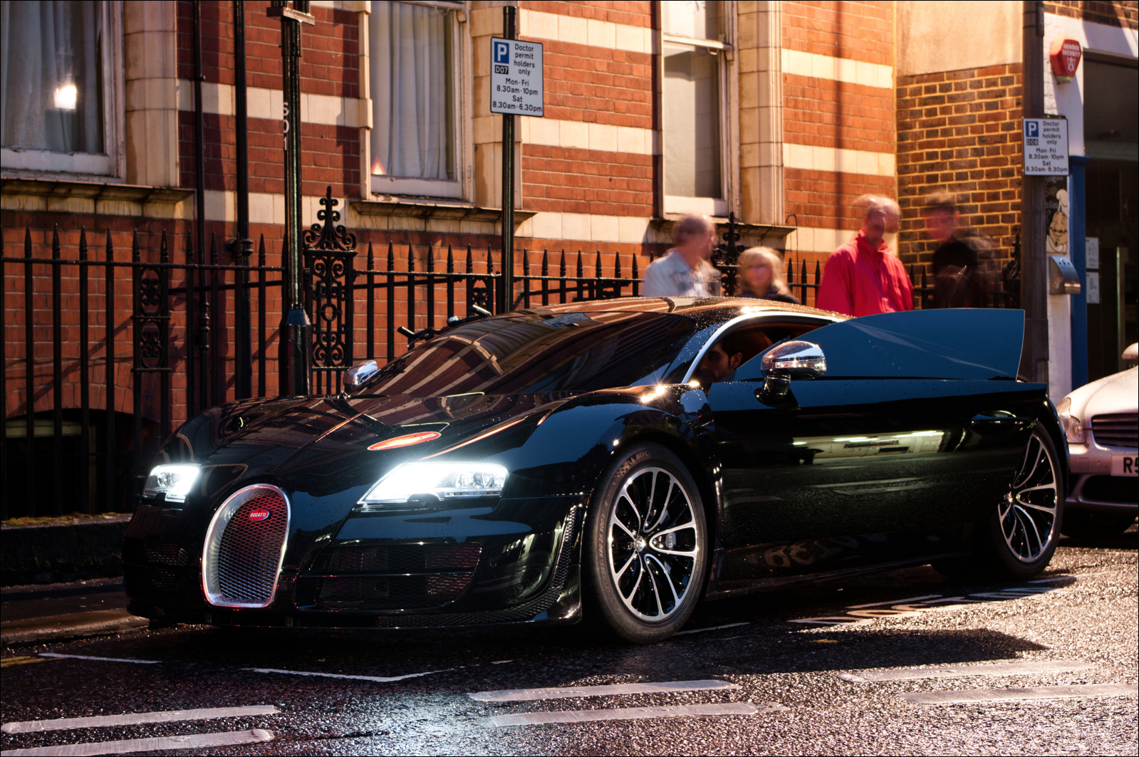 London, sort, politi, sport, by, gade, bil, køretøj, vej, fotografering, sommer, Audi, sportsvogn, Bugatti, Bugatti Veyron, ydeevne bil, PENTAX, 2011, hjul, super, kant, superbil, Veyron, carspotting, eb164, K20D, jord køretøj, bildesign, luksus køretøj, kompakt bil, motor køretøj, personlig luksus bil, udøvende bil, bybil, midten størrelse bil, auto del, jang, jayjay, exoticsonroadcom, automotive wheel system