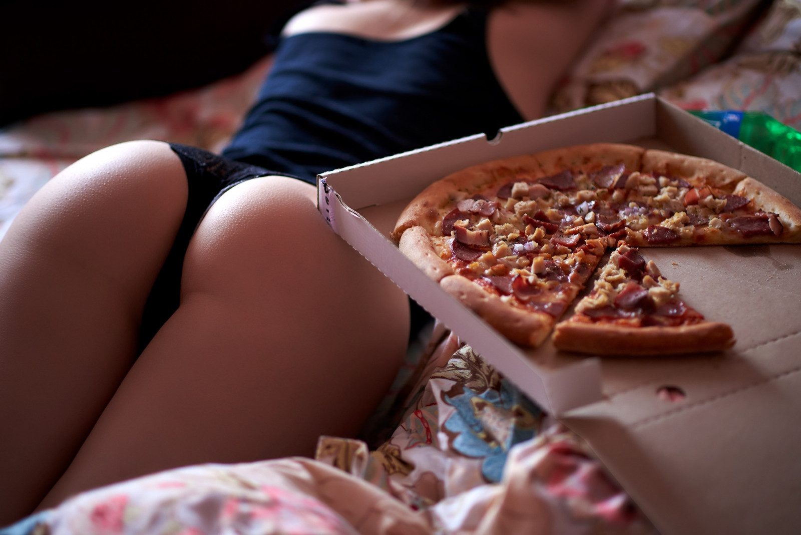 wallpaper-women-tanned-ass-pizza-lying-on-front-monokinis-in