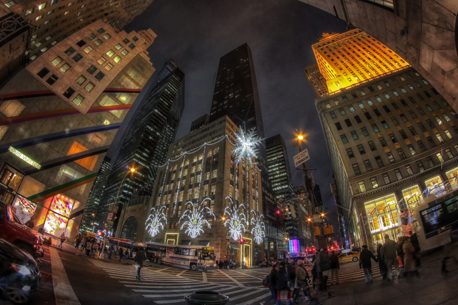světla, město, ulice, panoráma města, noc, architektura, budova, nebe, zima, Cestovní ruch, panoráma, mrakodrap, večer, věž, Kánon, móda, Vánoce, Dovolená, Manhattan, metropole, chůze, nakupování, infrastruktura, světlo, široký úhel, rybí oko, strom, centrum, Vánoce, budovy, newyork, dekorace, prosinec, hvězda, mrakodrapy, 5thavenue, západní strana, pátá třída, midtown, ny, nyc, dSLR, výkladní skříň, Vánoční osvětlení, mezník, eos, New York City, sezónní, 70d, ultrawideangle, urban area, Metropolitní oblast, panelový dům, canoneos70d, miluji New York, Uwa, gothamist, veselé Vánoce, fisheyelens, christmas2014, holidaylights, Nycchristmas, Christmasinnewyork, Ilovenewyork, Holidaydisplay, Holidaystar, Garyburke, Nychristmas, Nyctravel, Klingon65, Nycdetails