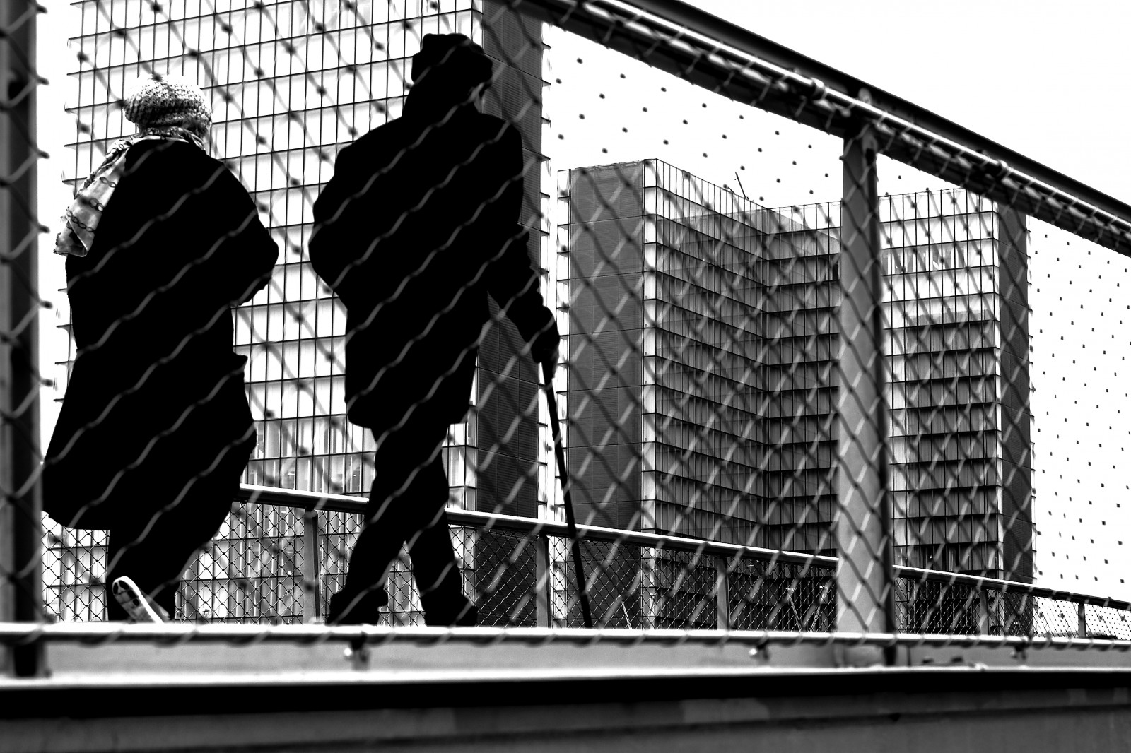 černobílý, okno, architektura, budova, symetrie, mrakodrap, plot, metropole, struktura, úhel, železo, Street View, rezervovat, střecha, mezník, pletivo, noiretblanc, blackandwithe, photoderue, urbanarte, fasáda, paris13, BNF, photopascalcolin, urban area, Černý a bílý, monochromatické fotografování, panelový dům, denní osvětlení, passerelle, brutalismus, Grillage