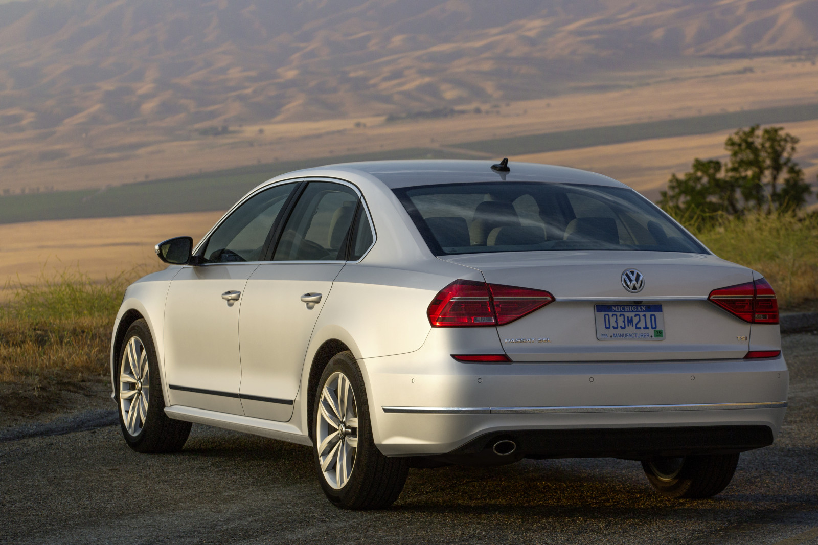 auto, vozidlo, Volkswagen, limuzína, netcarshow, netcar, obrázky vozidel, photo auto, 2017, kolo, Passat USA verze, pozemní vozidla, automobilového designu, automobilový exteriér, automobil make, luxusní vůz, rodinný vůz, nárazník, kompaktní vůz, výkonné auto, střední velikost auta, státní poznávací značka, Škoda superb