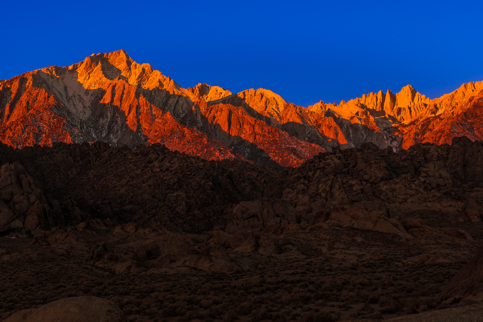 paesaggio, montagne, tramonto, roccia, rosso, cielo, la neve, film, Alba, deserto, California, rocce, valle, natura selvaggia, altopiano, Formazione, cresta, Terreno, autunno, montagna, circa, suolo, geologia, ambiente naturale, morfologie montane, landform, caratteristica geografica, ecosistema, fenomeno geologico, catena montuosa, wadi, calanchi, mtwhitney, Lonepine, alabamahills, lonepinepeak