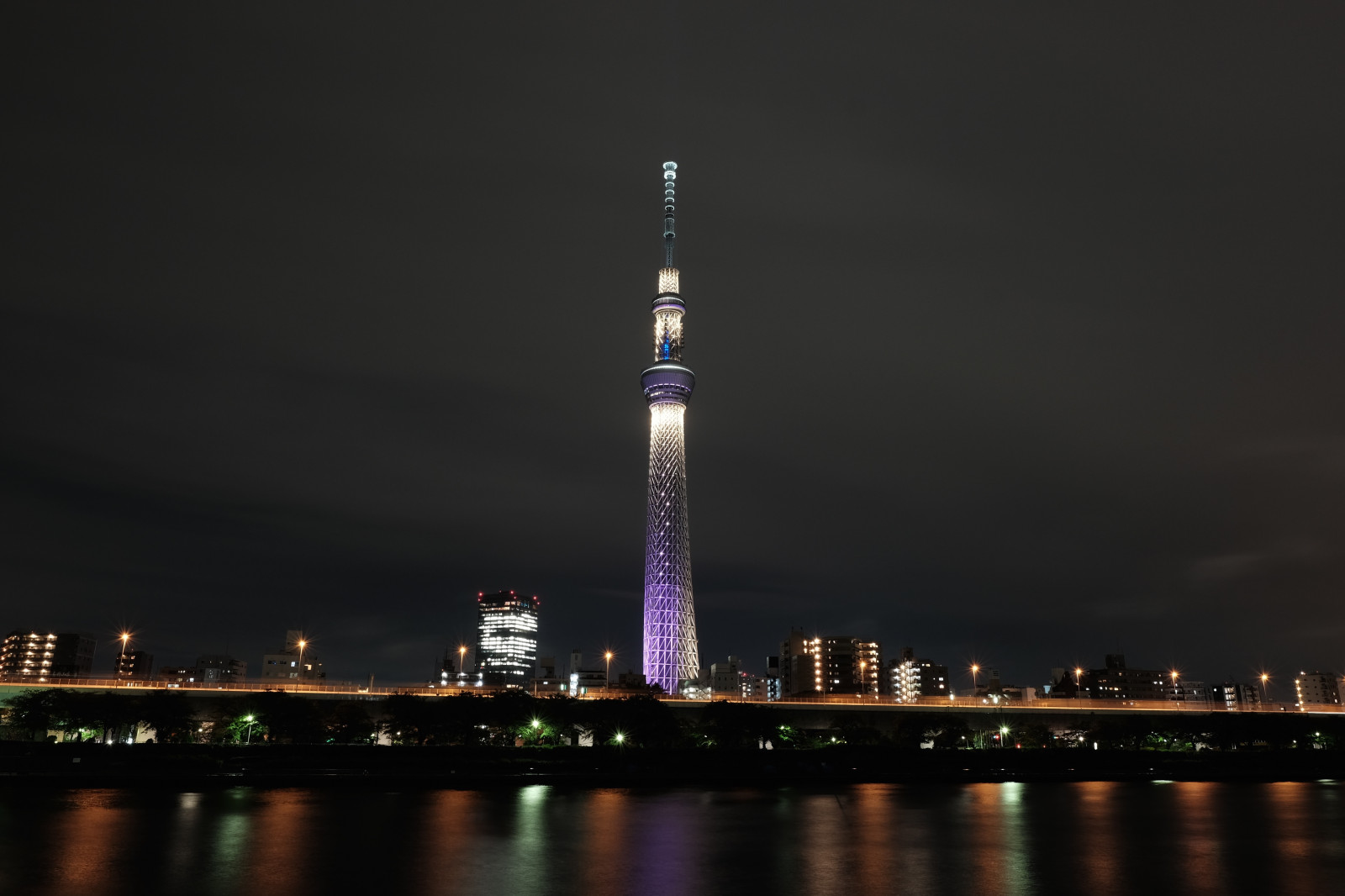 city, cityscape, night, architecture, reflection, skyline, skyscraper, evening, tower, horizon, dusk, metropolis, Tokyo, fujifilm, Skytree, light, cloud, cloudy, illuminated, illumination, darkness, fujinon, landmark, tokyoskytree, miyabi, xf, x, sumidariver, sumidagawa, xt1, xf16mmf14rwr, xf16mm, atmosphere of earth, human settlement