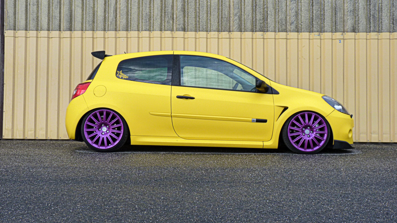 Auto, Fahrzeug, Gelb, Sportwagen, Renault, Gelbe Autos, Haltung, Leistungsauto, Renault Clio, Rad, Rand, Automobil-Design, Automotive außen, Luxusfahrzeug, Familienwagen, Stoßstange, Kompaktwagen, Kraftfahrzeug, Exekutivwagen, Stadtauto, Kleinwagen, Mittleres Auto, 4000x2248 px, Autoteil, Hecktürmodell, Heiße Luke, Renault clio renault sport, automotive wheel system