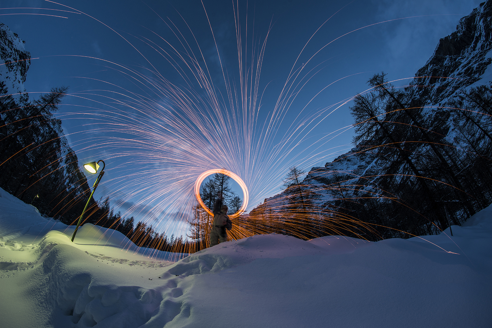 Nikon, D800, brand, feu, fiskeøje, nocturne, neige, italie, montagne, valle, Aosta, Aoste, vall edaoste, chaudfroid, contraste, Samyang, Lumiere, lampadaire, bouledefeu, 243