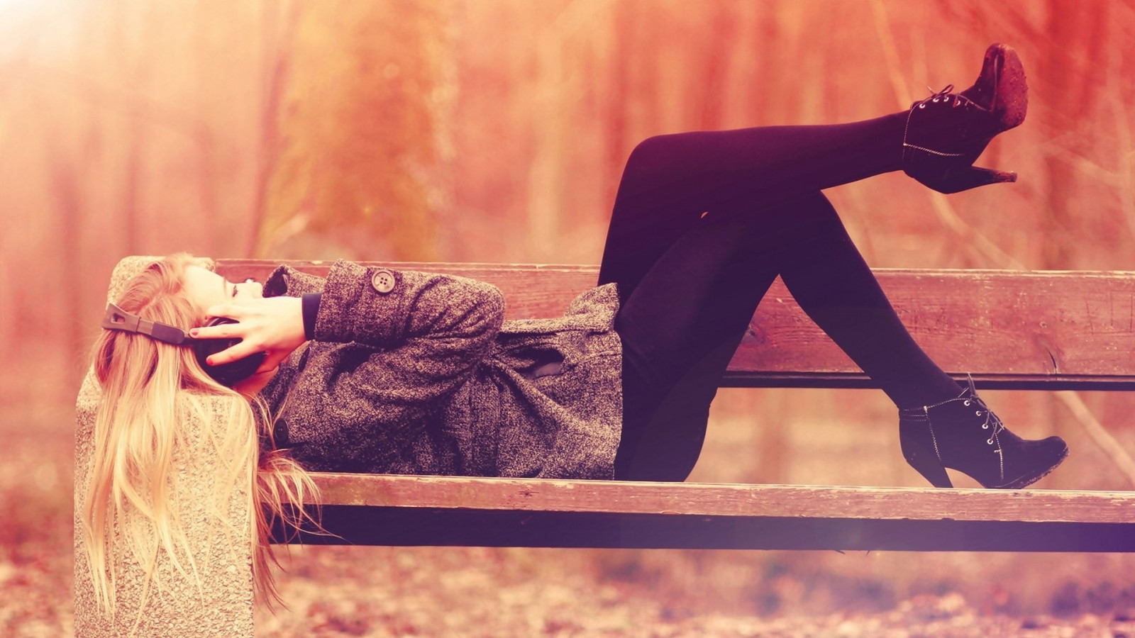 Černá, model, blondýnka, milovat, Červené, fotografování, hudba, kalhoty, emoce, Osoba, sluchátka, romantika, barva, dívka, krása, žena, dáma, fotografie, smysl, lidských pozice, focení, interakce