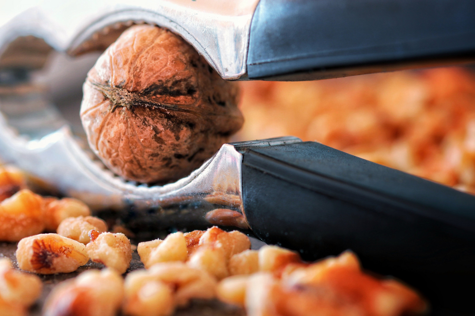 jídlo, prostor, makro, ořechy, kuchyně, pondělí, mezi, macromonday, , Snapseed, deska stolu, mezi, vlašský ořech, Svačina, thespaceinbetween, foodphotography, sigma105, louskáček, Makromondayin mezi