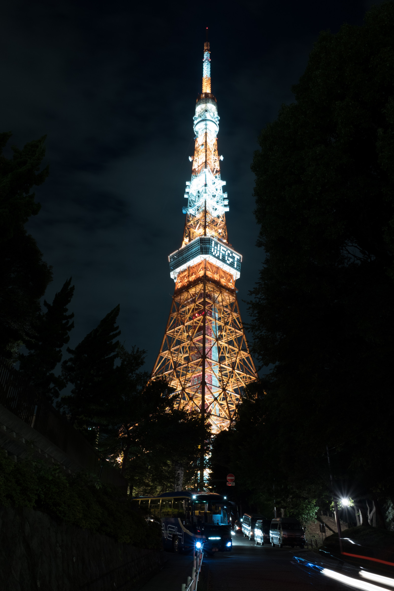 Japonsko, noc, architektura, odraz, večer, věž, Vánoční strom, Tokio, Fujifilm, spirála, jp, světlo, mrak, strom, zakalený, osvětlené, osvětlení, osvětlení, CC, fuji, tma, Fujinon, mezník, Tokyo Tower, classicchrome, x, X70, CreativeCommons, vánoční dekorace