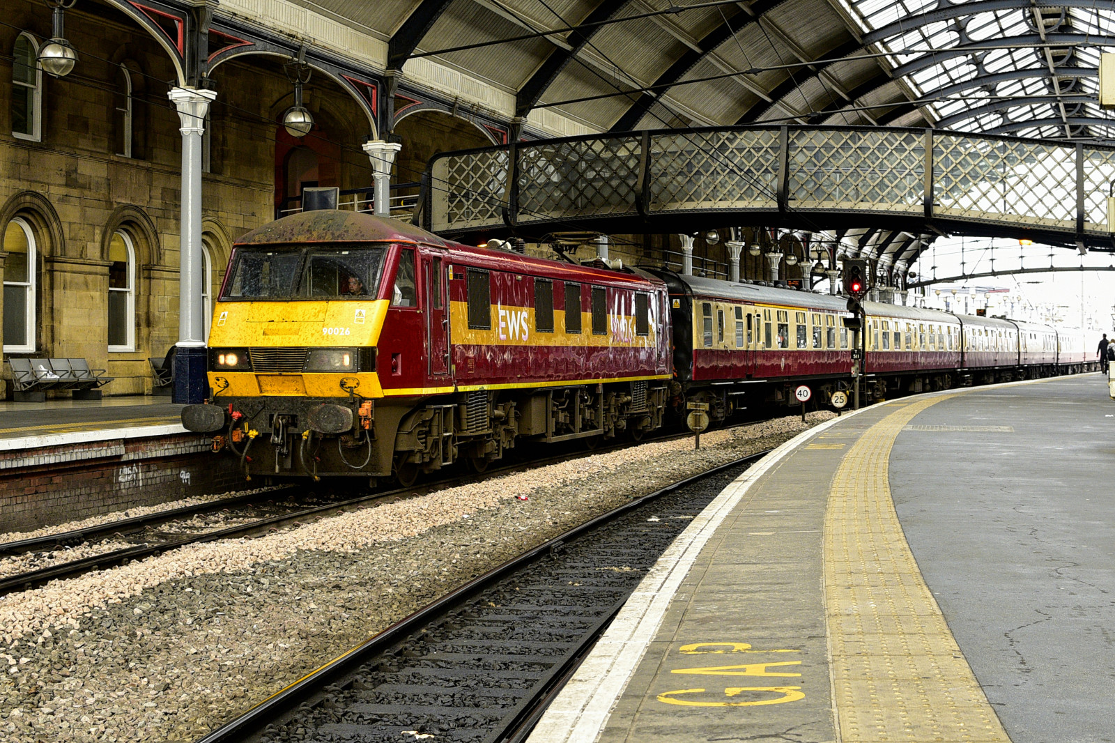 Den3, Skoda, 90026, eastcoastmainline, ews, class90, newcastlecentralstation, Mark1coach, acelectric, DB Schenker, ukrailtours, ukrailtoursedinburghtattooandlochlomond, 1z77alnmouthtokingscross