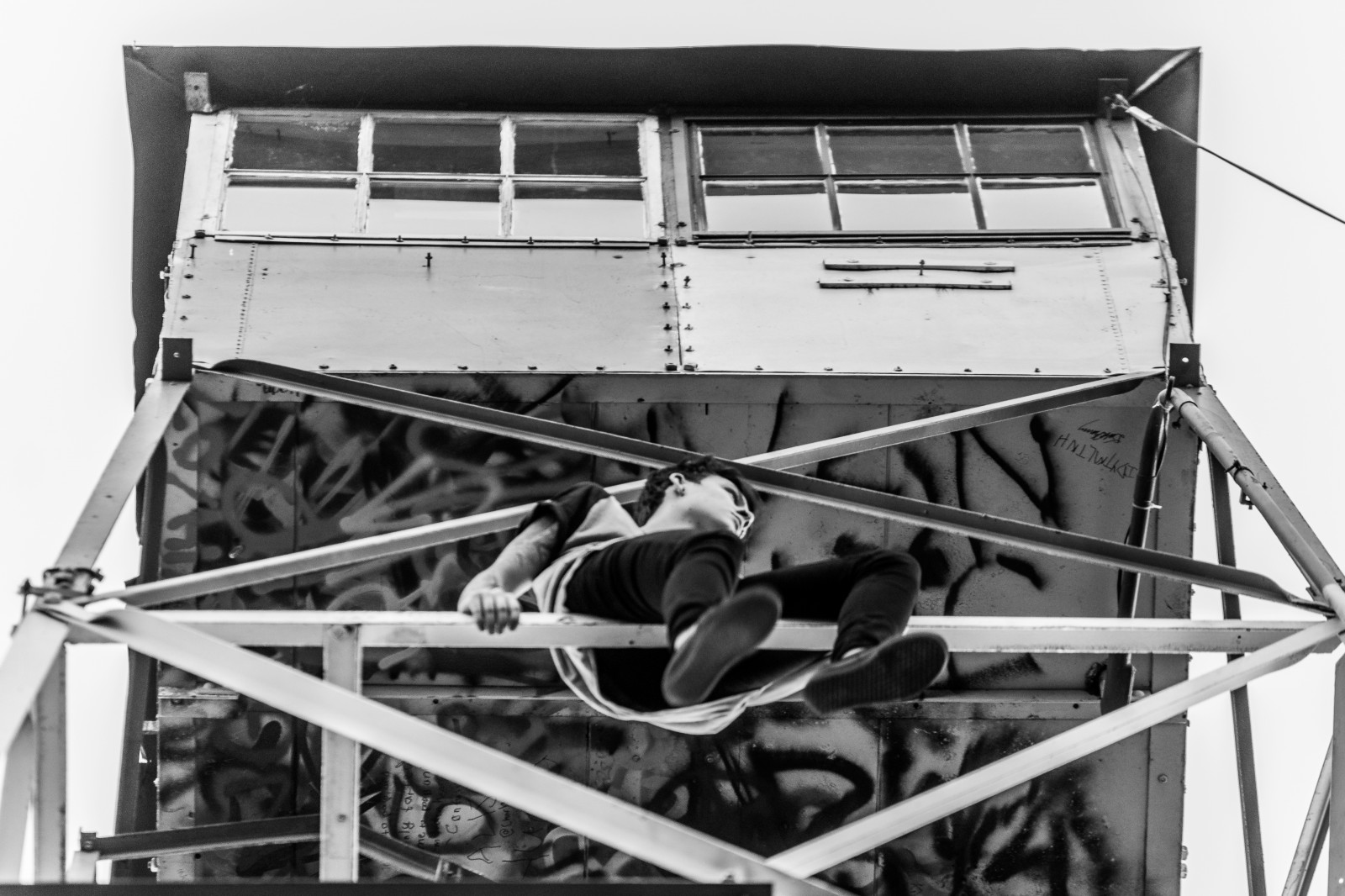 portrét, městský, Černý a bílý, tělesné, bílý, Černá, budova, věž, kov, bar, kontrast, šílený, šílený, vysoký, úžasný, průmyslový, sedící, riziko, Pohled, nadmořská výška, skvělý, pohledy, sedět, černochů, vysoký, bílé, odvážit se, výška, Opovážlivec, riskantní