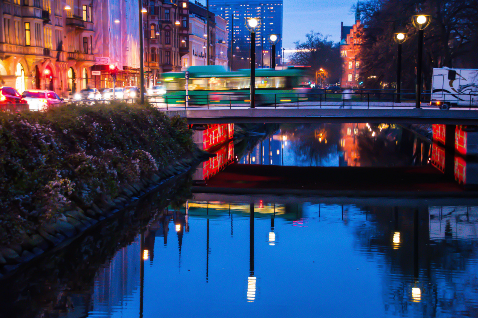město, panoráma města, noc, voda, odraz, nebe, večer, most, Švédsko, soumrak, Sverige, Malm, Bro, světlo, centrum, bluehour, cityview, osvětlení, sk nel n, se, spegling, nebe, skymmning, Street View, relfection, davidshallsbron, tma, urban area, vodní
