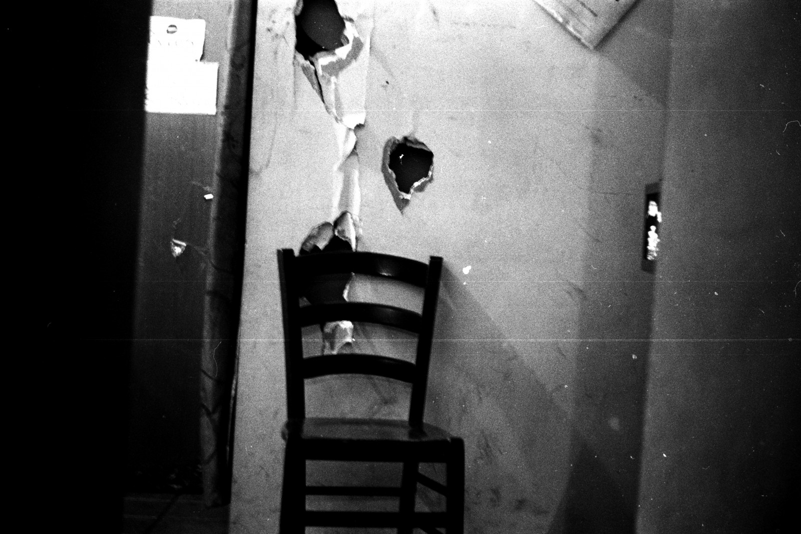 ulice, LTM, bílý, Černá, film, bar, analogový, Kánon, vinobraní, 50mm, fotoaparát značky kodak, rozklad, deluxe, Trix, Diego, dálkoměr, iso, 400, Dokumentárních filmů, příběhy, 800, bianco, Sedia, nero, analogica, reportáž, Storie, pellicola, Alcolici, rullino, Esecuzione, telemetro, canonvt