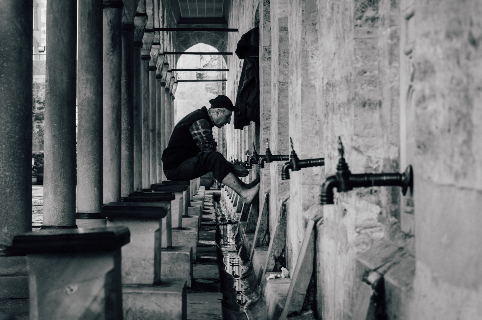 chrám, bílý, Černá, černobílý, ulice, voda, fotografování, Istanbul, krocan, mešita, Nohy, Nikon, Evropa, objektiv, Lightroom, Europa, muslimský, cestovat, muž, fotografie, dSLR, výlet, VSCO, D3200, branco, preto, homem, souprava, vačka, Istambul, turquia, Černý a bílý, monochromatické fotografování, Film noir, p s, kohoutek, Beyoglu, Karaköy, torneira, Mesquita, mu ulmano, abdest, Almak